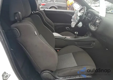 2023 Dodge Challenger R/T z USA, uszkodzony, nr VIN 2C3CDZBT0PH525759